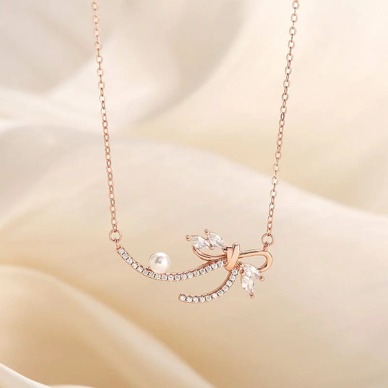 Ladies Necklaces with White Colemanite-butterfly niche design micro-set zircon necklace