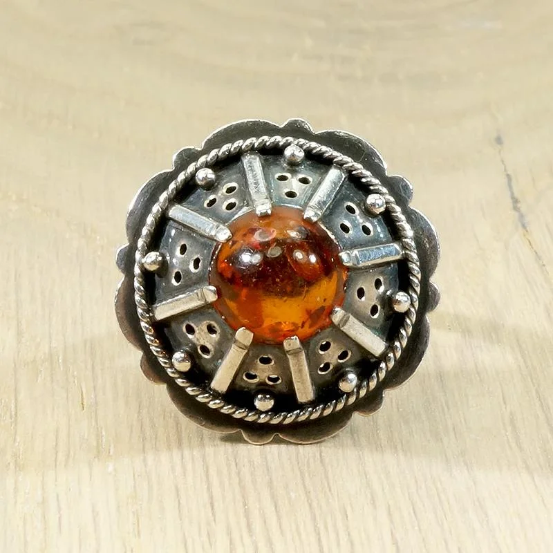 Ladies Oval Rings -Fascinating Vintage Amber & Silver Ring