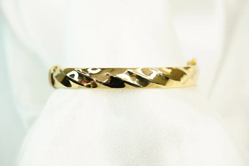 Ladies Forest Leaf Bracelets -14k Plane with Diagonal Lines Bangle Bracelet