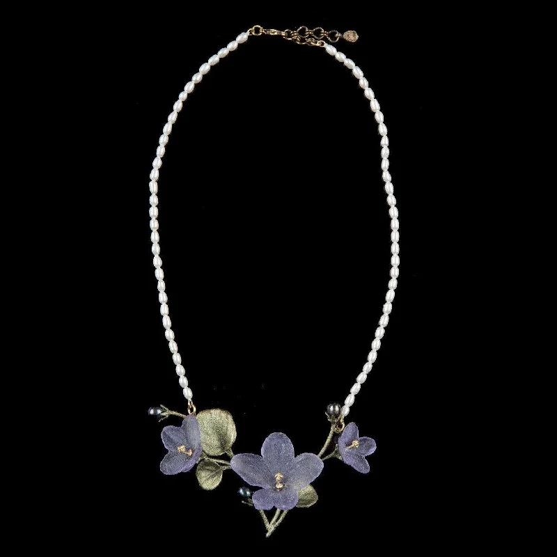 Ladies Necklaces Sharp Design-African Violet Necklace - Pearl Leaves